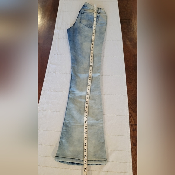 90s Vintage Light Wash Jeans - Picture 10 of 13